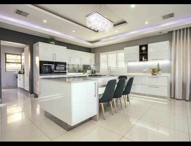 5 BEDROOM HOUSE FOR SALE IN IZINGA ESTATE